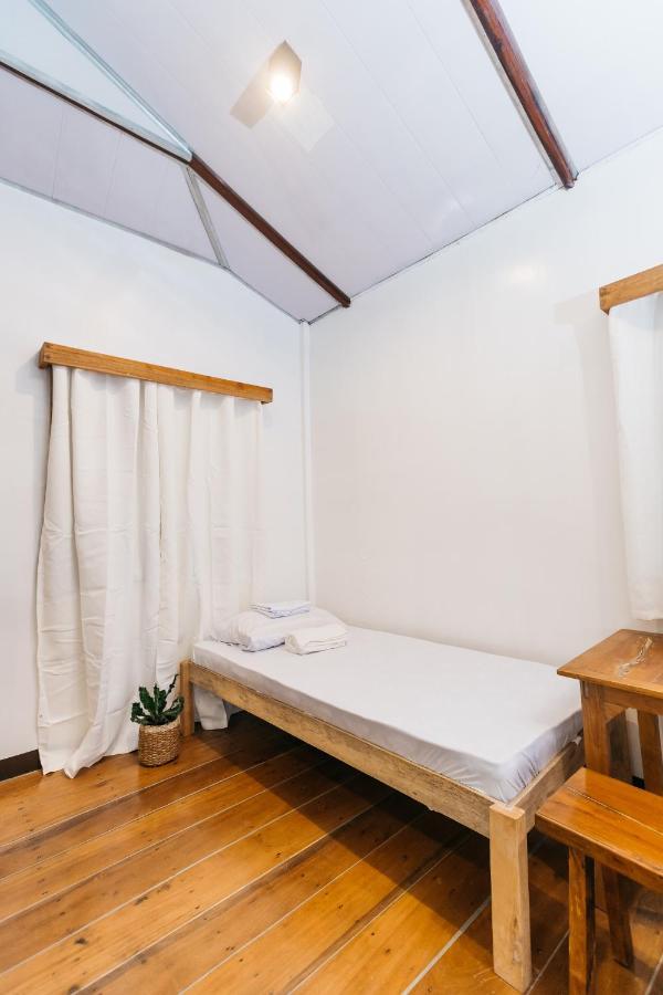 Higala Hostel Siargao Хенераль-Луна Екстер'єр фото